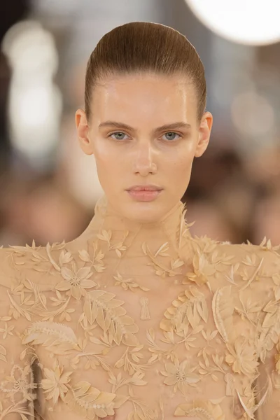 Look 3